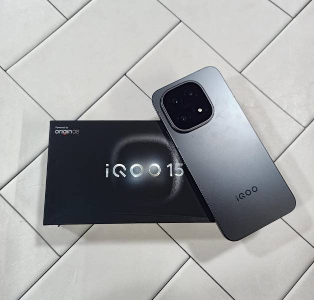 Pre-Owned Indian IQOO 15 12+256GB Alpha Black 13/06/2027 Hover